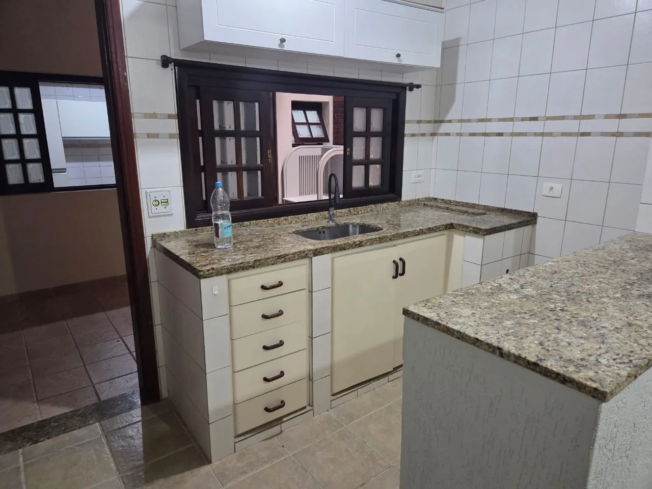 Casa tipo sobrado com 3 quartos, 1 suíte com 195 metros quadrados - foto 4