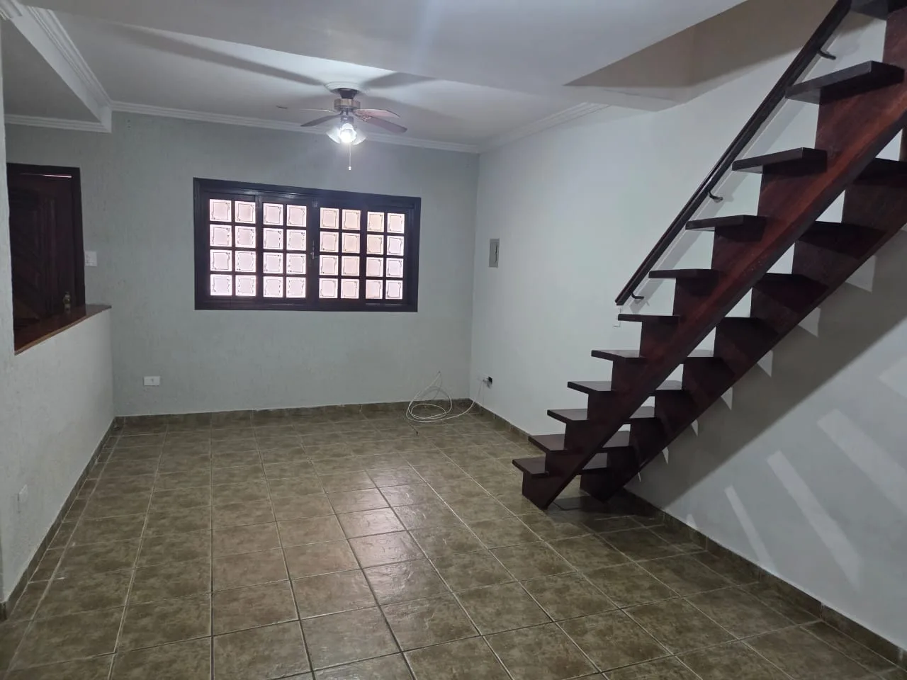 Casa tipo sobrado com 3 quartos, 1 suíte com 195 metros quadrados - foto 3