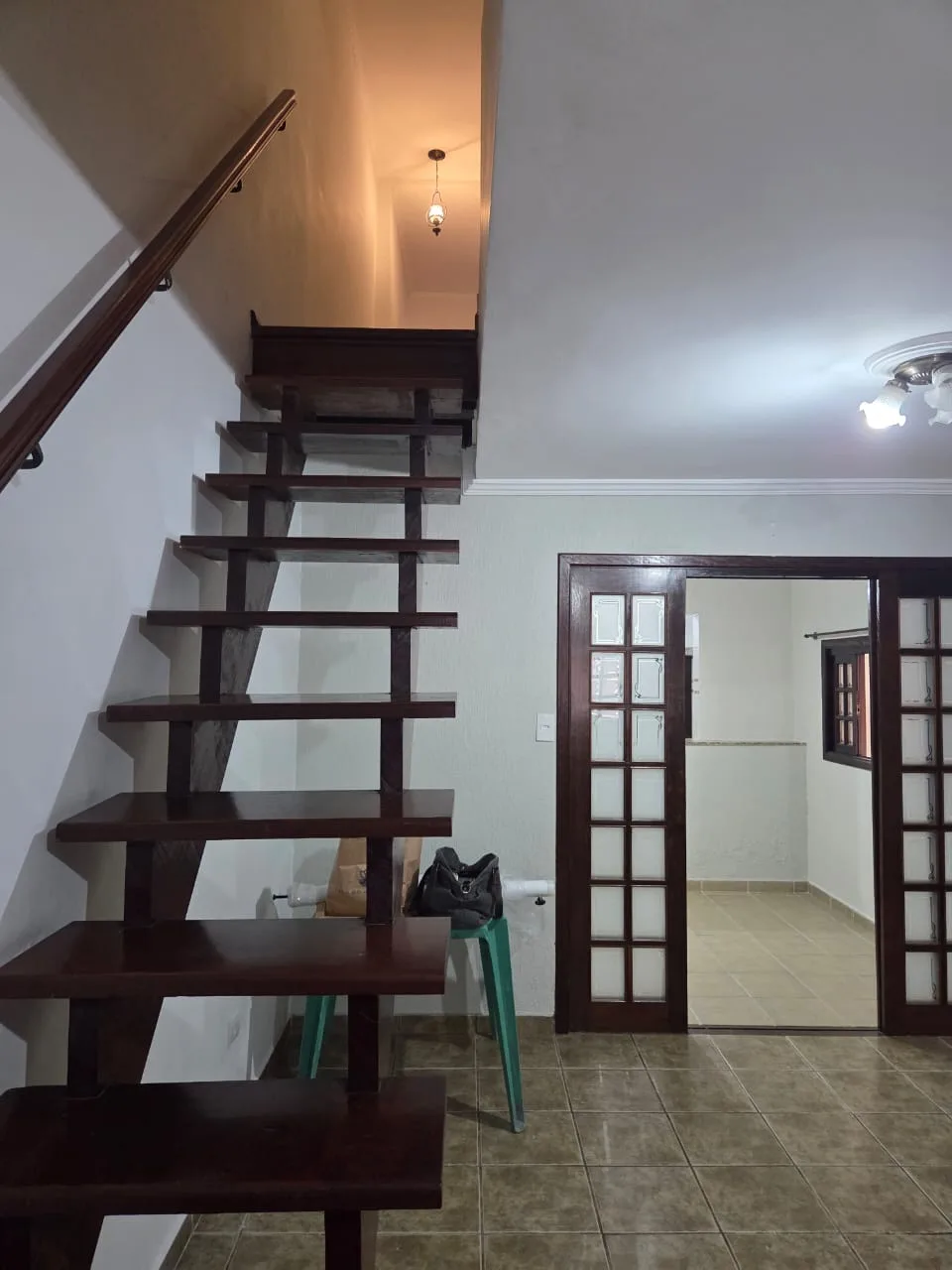 Casa tipo sobrado com 3 quartos, 1 suíte com 195 metros quadrados - foto 7